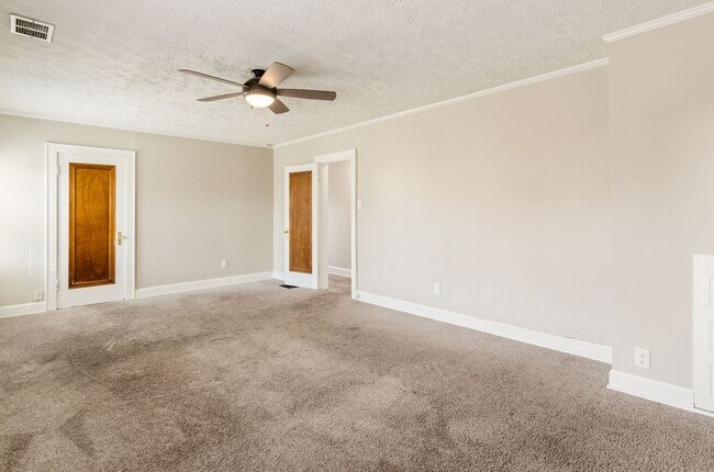 Building Photo - Driving Park Three Bedroom Two-Story