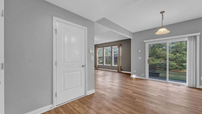 Building Photo - 6294 New Albany Rd W