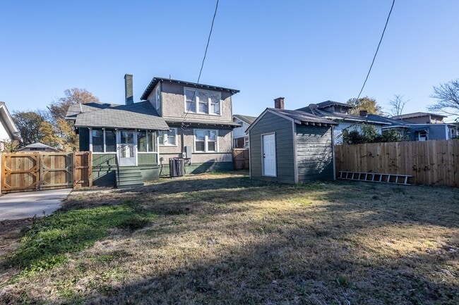 Building Photo - 3BR SFR with Washer/Dryer In Unit & Fenced Backyard in Midtown