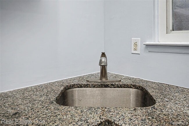 Building Photo - 21046 Wakedon St