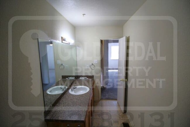 Building Photo - 1011 Lansberry Ct