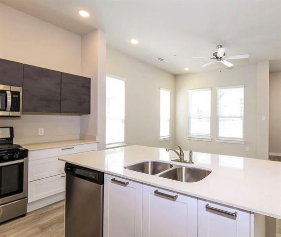 Building Photo - 1304 Creekbank Dr