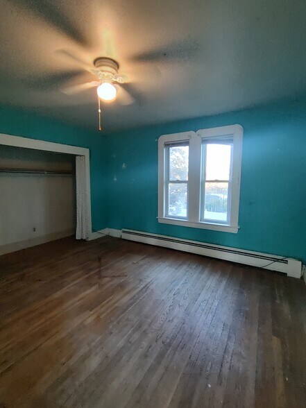 Building Photo - 6 Closson Ct