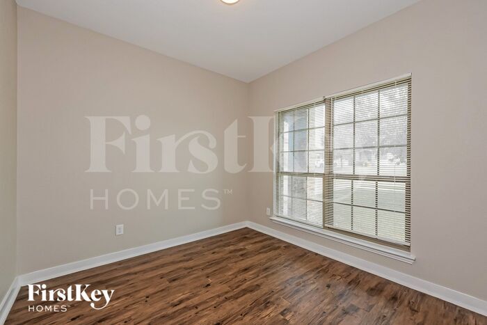 Building Photo - 708 Woodcrest Dr