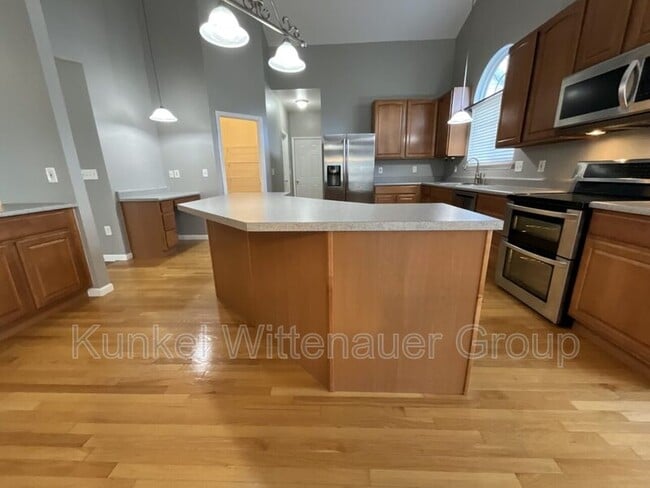 Building Photo - 2308 Four Lakes Dr