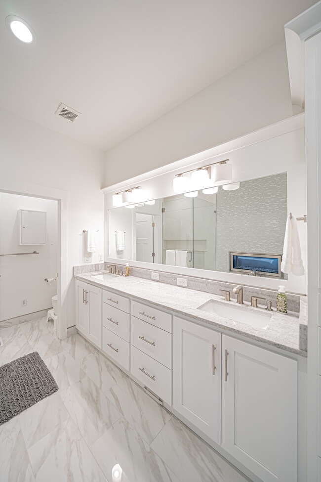 Building Photo - 949 Greenwillow Ln