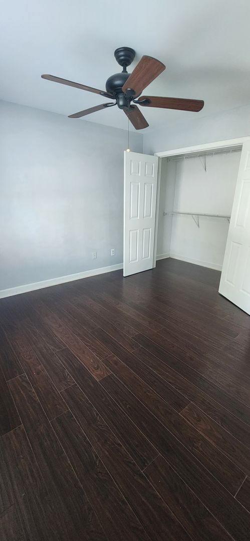 Building Photo - 4 Bedroom - Less than 2 miles from Swamp R...