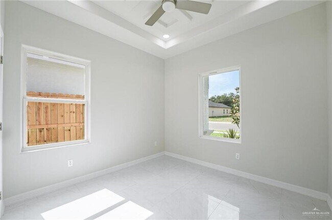 Building Photo - 19 E Boxwood Ave