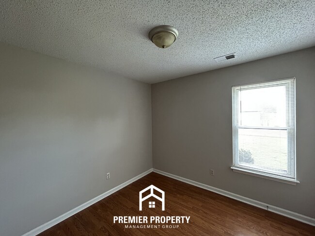 Building Photo - Charming 3BR/2BA Near Southwind | High Ceilings, Hardwood Floors & 2-Car Garage