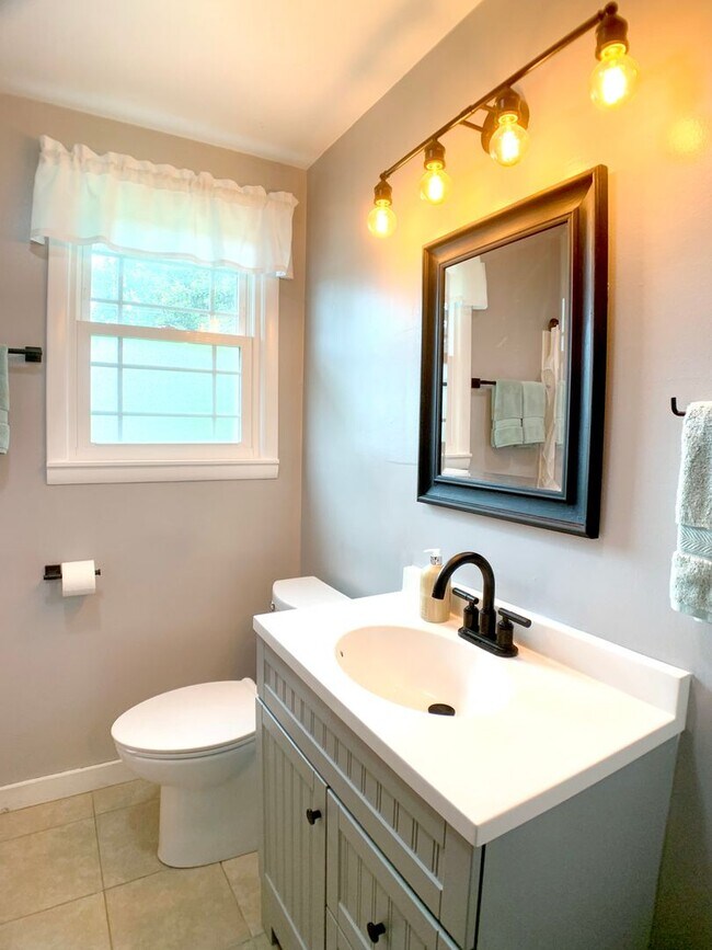 Building Photo - 313 Verdun Dr