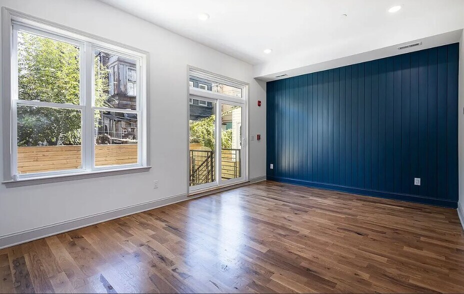 Building Photo - 2227 N 33rd St