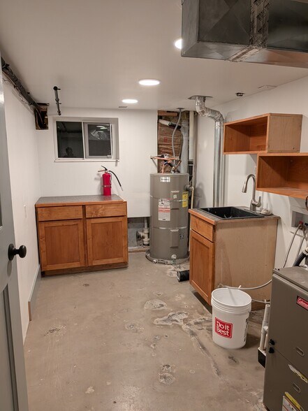 Laundry room - 2405 NE 49th Ave