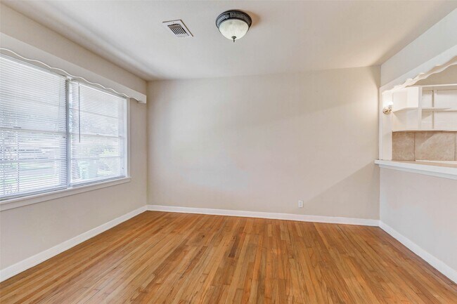 Building Photo - 6507 Heron Dr