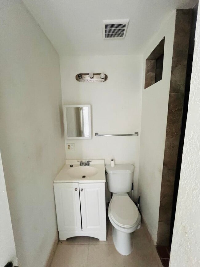 Building Photo - 901 8th St