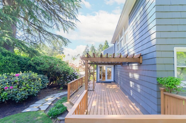 Building Photo - Enchanting Portland Heights 5BD House: You...