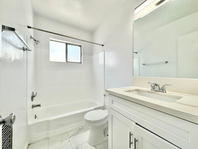 Building Photo - 6337 Whitsett Ave