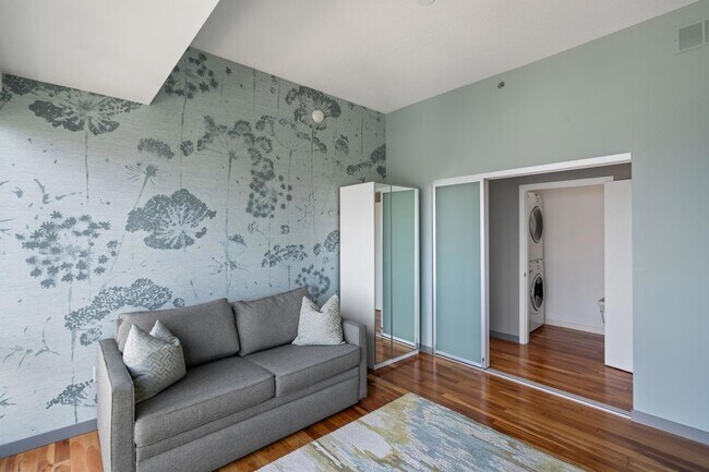 Building Photo - 929 Portland Ave