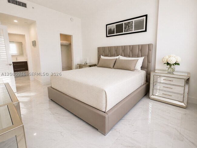 Building Photo - 6917 Collins Ave