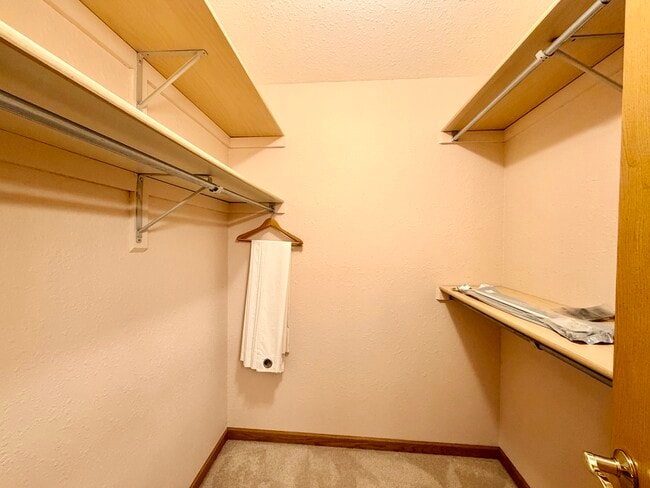 Building Photo - 404 E Windwood Ln