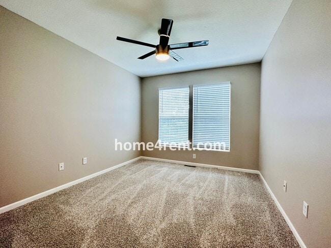Building Photo - 8719 Dunraven St