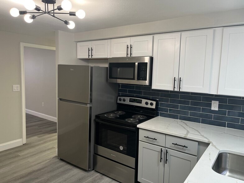 Building Photo - 332 Park Ave