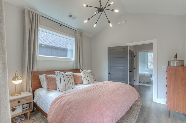 Building Photo - 801 Cherokee Ave