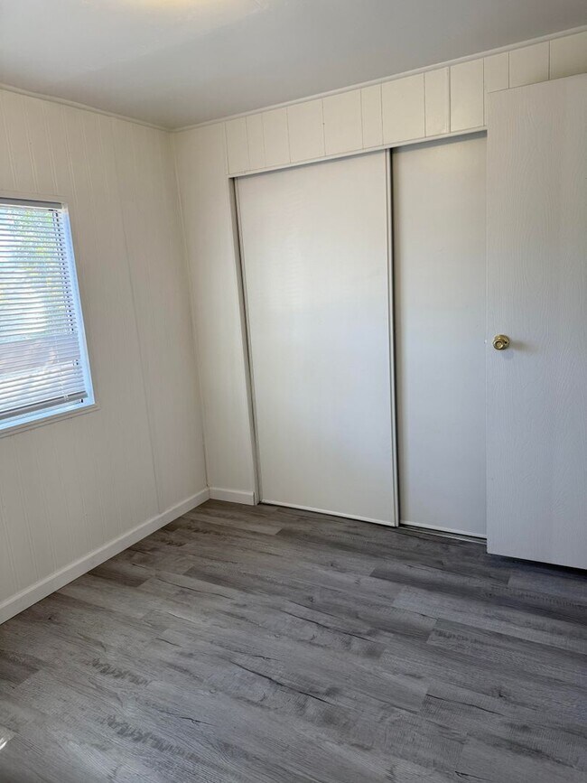 Building Photo - 3 bedroom 2 bath home in quiet neighborhood