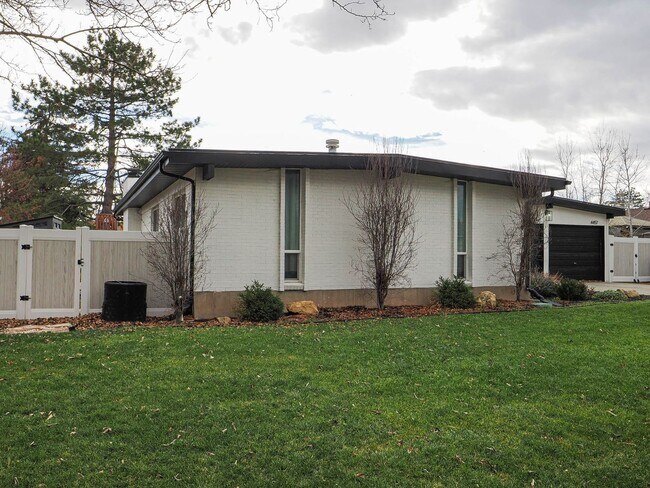 Building Photo - 5 Bedroom, 2.5 Bathrooms Home