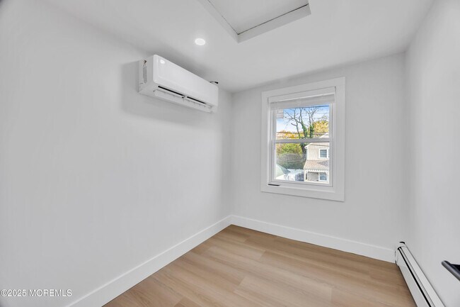 Building Photo - 6 Orchard St