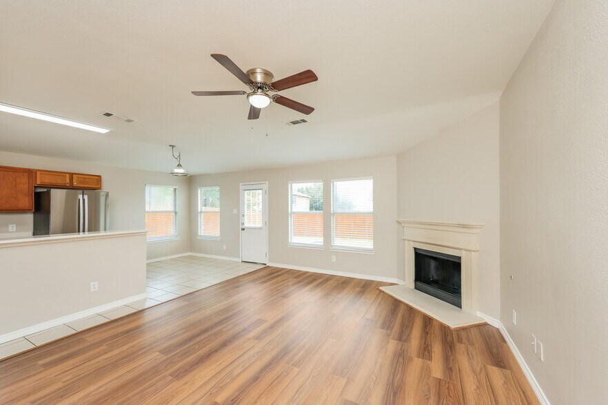 Building Photo - 2114 Rose May Dr