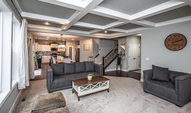 Grand view - 14185 Adelaide Ave