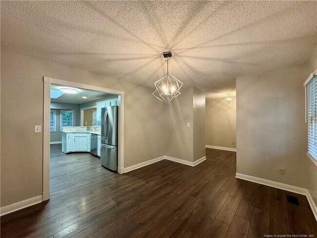 Building Photo - 200 Horseshoe Dr
