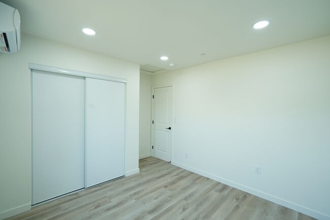 Building Photo - 4805 Charlotte Way