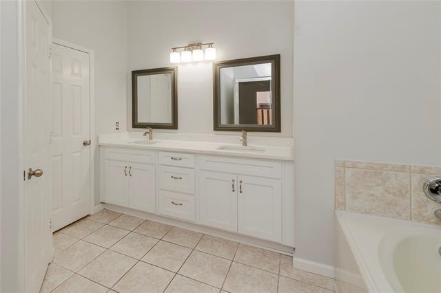 Building Photo - 9208 Clearview Dr