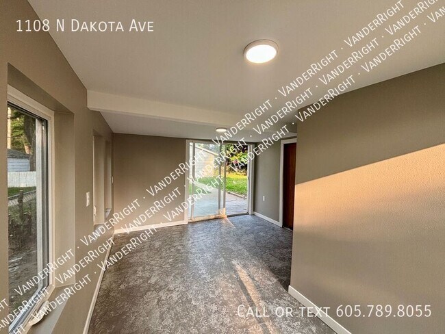 Building Photo - 1108 N Dakota Ave