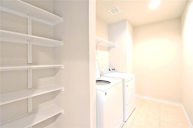 Building Photo - 548 Appalachian Trl