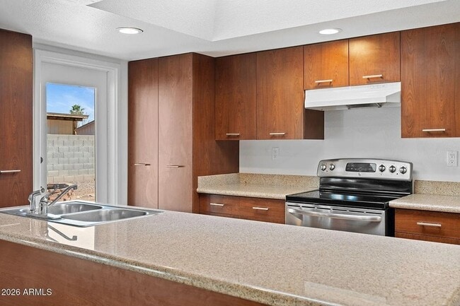 Building Photo - 1664 E Del Rio Dr