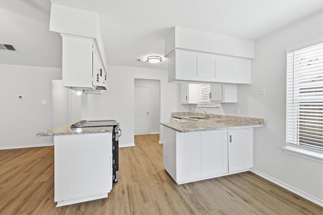 Building Photo - 7913 Pebblebrook Dr