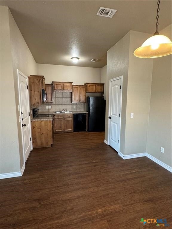 Building Photo - 601 Sladecek Dr