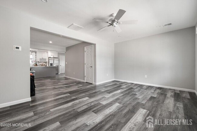 Building Photo - 303 Chestnut Dr