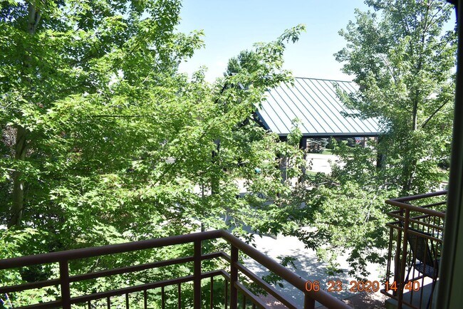 Building Photo - Beautiful 2 Bedroom Townhome / Old Town Ar...