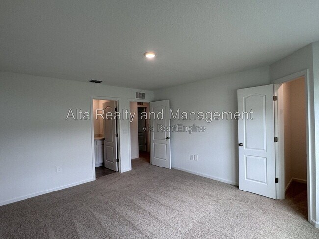 Building Photo - 39 Tidal Bch Ave