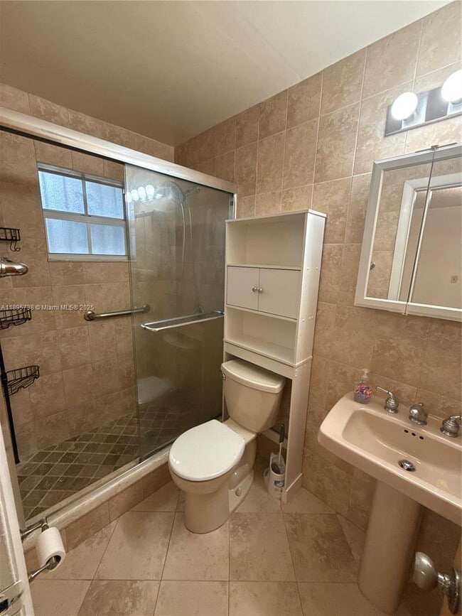 Building Photo - 4315 SW 69th Ave