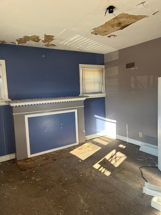 Building Photo - 8214 Pelham Ave