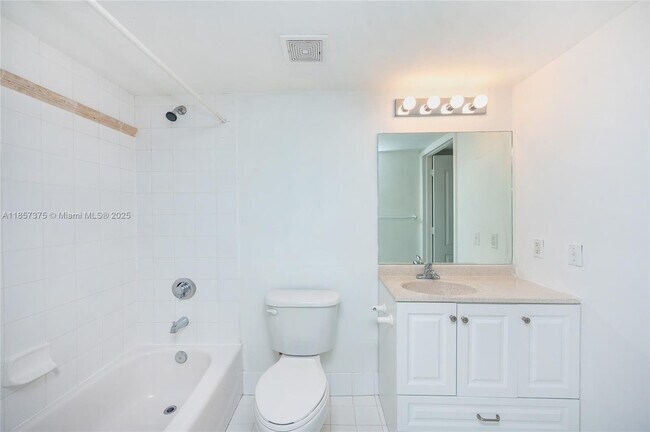 Building Photo - 1200 Brickell Bay Dr