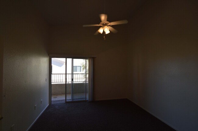Building Photo - 2nd Floor Condo in a Gated Northeast Commu...