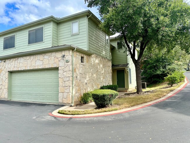 Building Photo - Charming 3-Bedroom Condo with Spacious Lay...