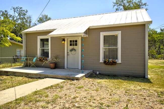 Building Photo - 309 Lowry St