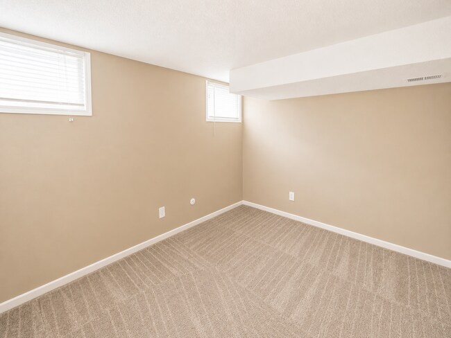 Building Photo - Spacious 3 Bed / 2 Bath Split-Level Duplex in Lee’s Summit
