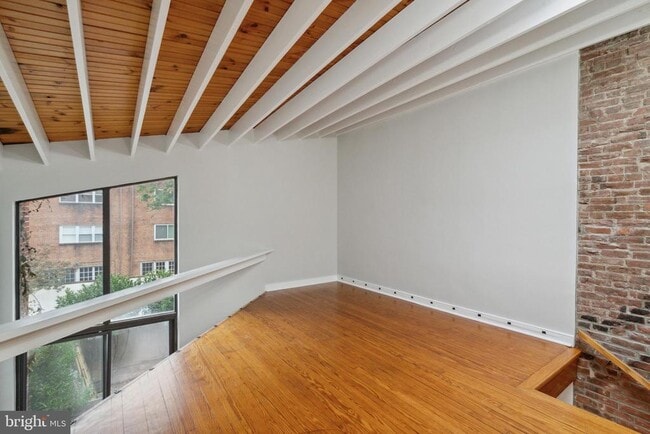 Building Photo - 712 Addison St